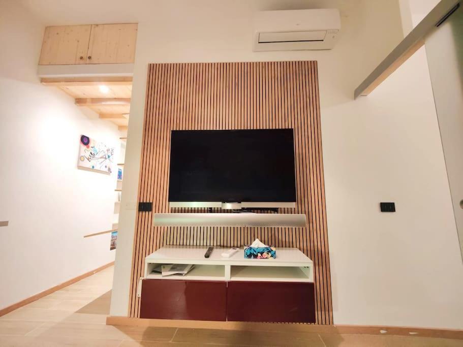 Casa Mamo: Design & Vintage Above Subway Apartamento *